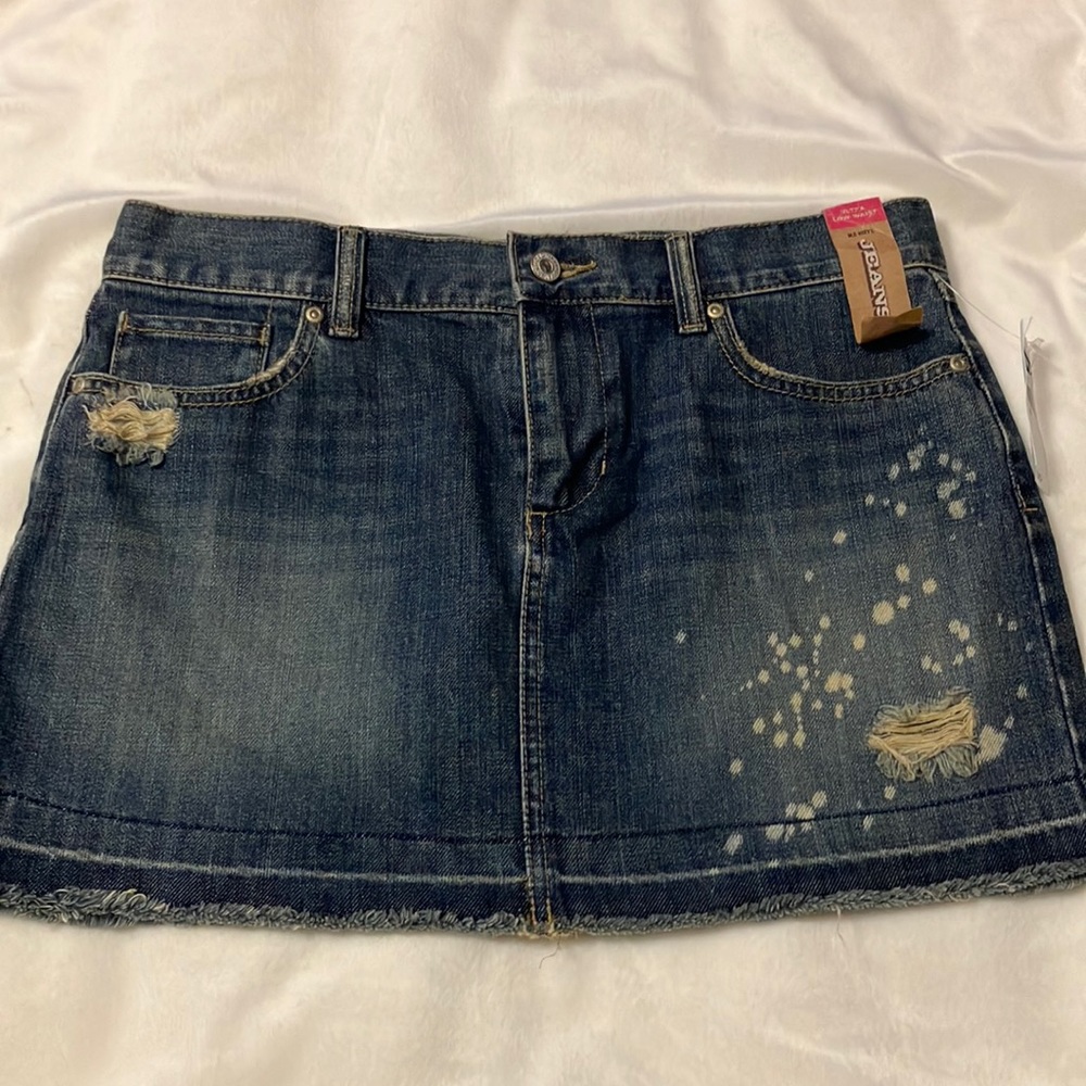 NWT Old Navy ultra low waisted 5 pocket jean skirt with acid washing Size 6